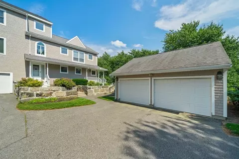 16 Sloop Ln #84, Quincy, MA 02171