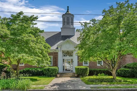 12 Linden St #2, Hudson, MA 01749
