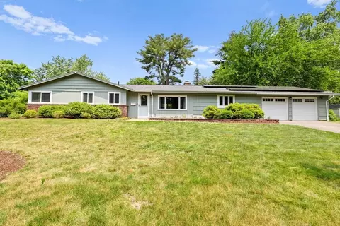 13 Pinewood Dr, Framingham, MA 01701