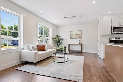 Living - 32 Markham Cir, Ayer, MA 01432 photo 2 of 5