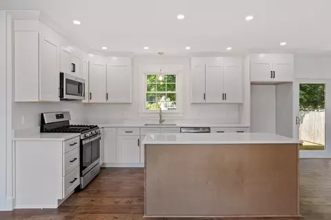 Kitchen - 32 Markham Cir, Ayer, MA 01432 photo 3 of 4
