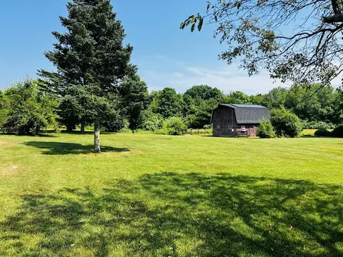 262 Munsing St, Ludlow, MA 01056 photo 4