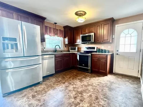 262 Munsing St, Ludlow, MA 01056 photo 10