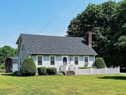 262 Munsing St, Ludlow, MA 01056 photo 2