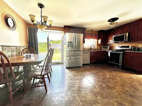 262 Munsing St, Ludlow, MA 01056 photo 8