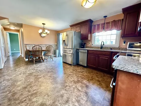 262 Munsing St, Ludlow, MA 01056 photo 9