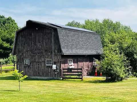 262 Munsing St, Ludlow, MA 01056 photo 6