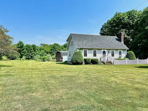 262 Munsing St, Ludlow, MA 01056 photo 3