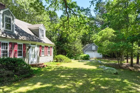 318 Sippewissett Rd, Falmouth, MA 02540