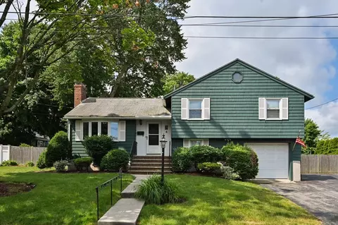 4 Elaine Rd, Stoneham, MA 02180