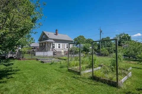 Exterior - 65 Oneida Ave, Worcester, MA 01606 photo 5 of 6