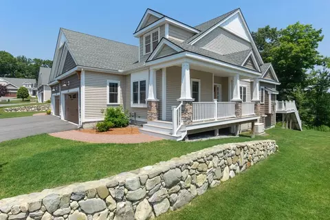 51 Fox Hill Ln #51, Dracut, MA 01826
