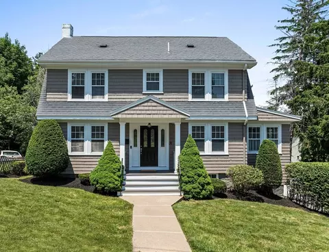 31 Summit Ave, Quincy, MA 02170