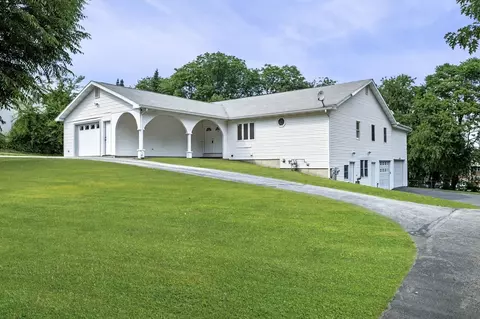 3 Felton St, Peabody, MA 01960