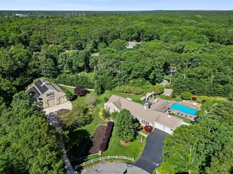 20 Gelding Cir, Barnstable, MA 02630
