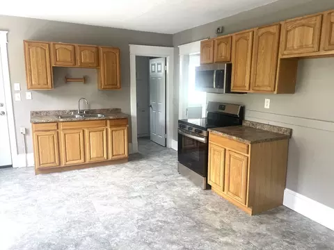 83 Bonner St, Chicopee, MA 01013 photo 2