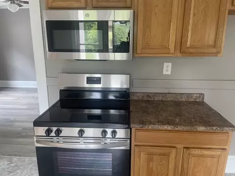 83 Bonner St, Chicopee, MA 01013 photo 9