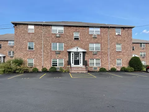 5 Colonial Village Dr #4, Arlington, MA 02476