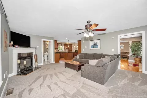 16 Regency Dr, Dracut, MA 01826 photo 16