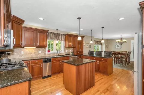 16 Regency Dr, Dracut, MA 01826 photo 12