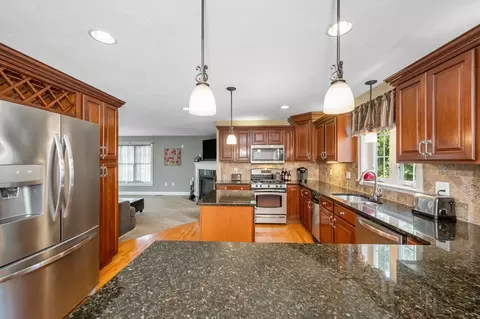 16 Regency Dr, Dracut, MA 01826 photo 10