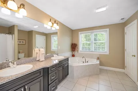 16 Regency Dr, Dracut, MA 01826 photo 19