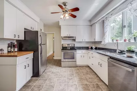 70 Olmsted Dr, Springfield, MA 01108 photo 3