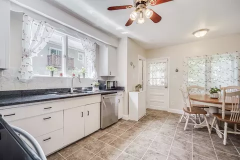 70 Olmsted Dr, Springfield, MA 01108 photo 5