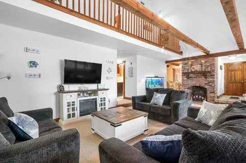 8 Amy Ln, Yarmouth, MA 02675