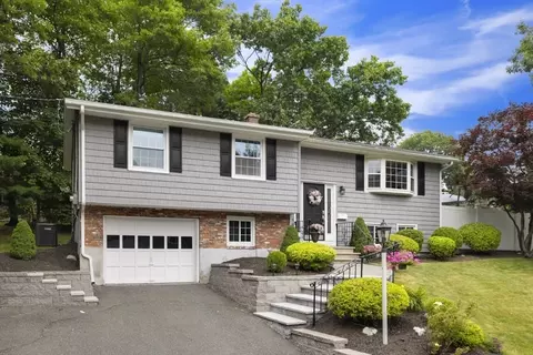 25 Catherine Dr, Peabody, MA 01960