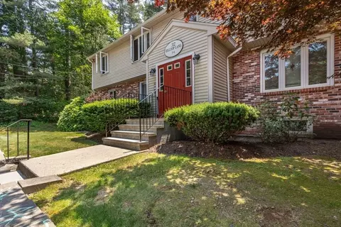32 Hilltop Ln #4, Easton, MA 02375