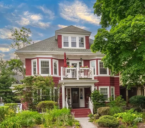 1 Regent Cir #3, Jamaica Plain, MA 02130