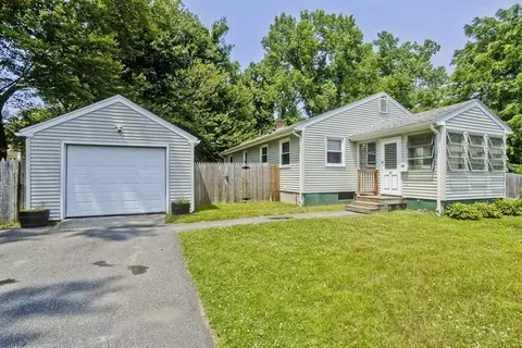 20 Maura St, Springfield, MA 01104