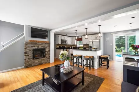 33 Shawna St, Fitchburg, MA 01420