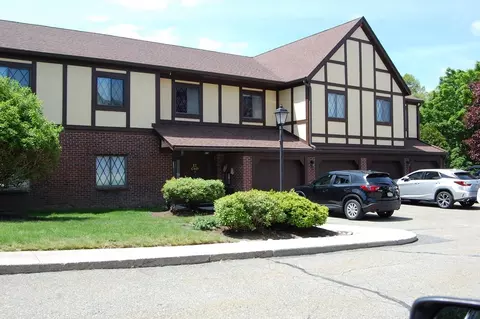 17 Rainbow Pond Dr #D2, Walpole, MA 02081
