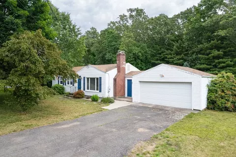 17 Yarmouth St, Longmeadow, MA 01106