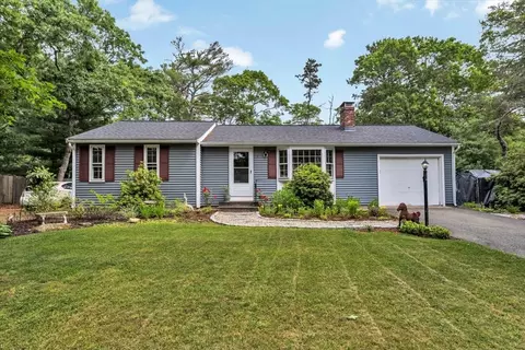 7 Porthole Dr, Mashpee, MA 02649