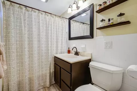 Bath - 119 Feltham Rd, Springfield, MA 01118 photo 1 of 2