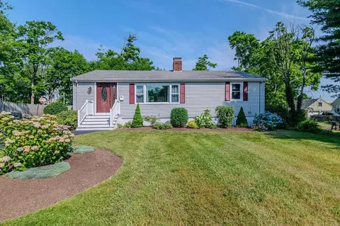 27 Trafalgar Ct, Weymouth, MA 02190