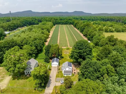 435 E State St, Granby, MA 01033