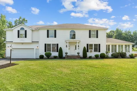 159 Betty Ann Ln, Dracut, MA 01826