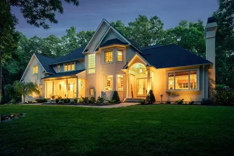 4 Jacobs Ln, Southborough, MA 01772