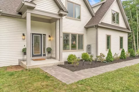 114 Lindenridge Rd, Amherst, MA 01002