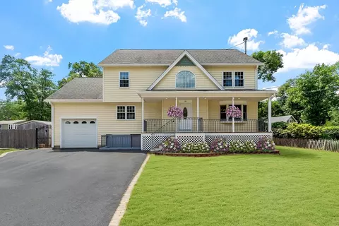 38 Fairmeadow Rd, Wilmington, MA 01887