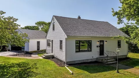449 Main St, Fairhaven, MA 02719
