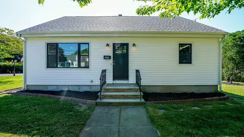 Exterior - 449 Main St, Fairhaven, MA 02719 photo 3 of 7