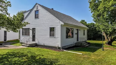 Exterior - 449 Main St, Fairhaven, MA 02719 photo 5 of 7