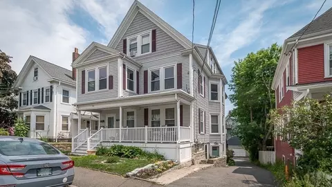 25 Elm St #3, Gloucester, MA 01930 photo 2