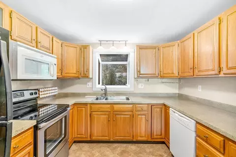 48 Simpson Dr, Framingham, MA 01701 photo 13