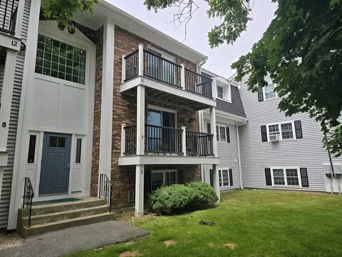 3 Chapel Hill Dr #7, Plymouth, MA 02360